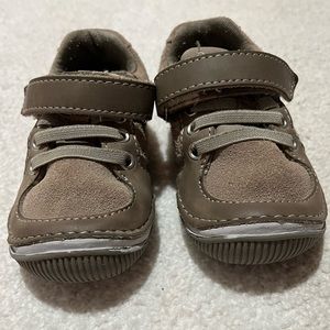 Stride Rite Wes Sneaker Taupe Size 4.5